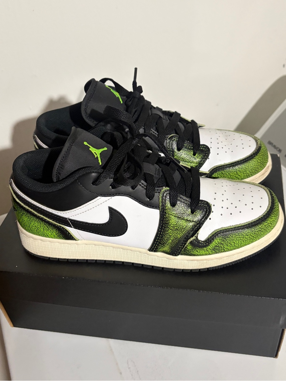 Nike Air Jordan 1 Low Sneakers - White/Black/Green
